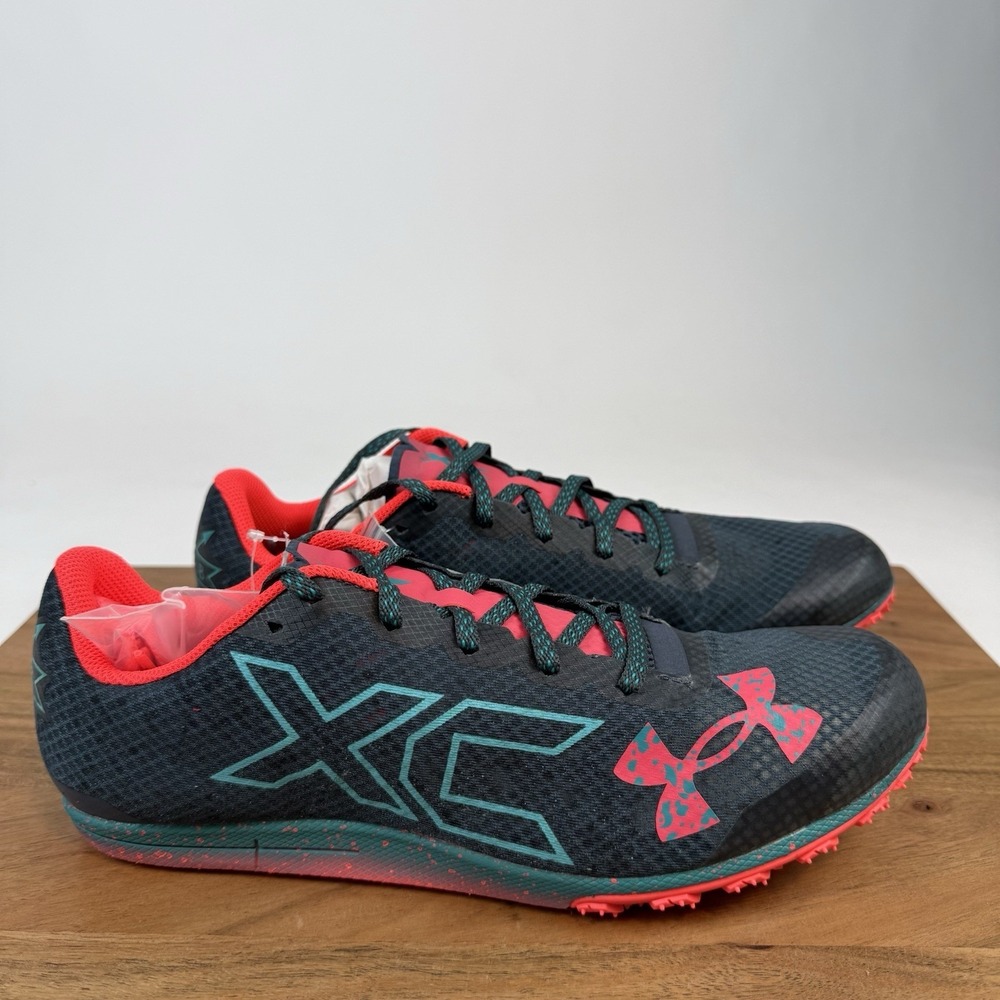 New NIB Mens Under Armour Brigade XC Low Spiked Track Shoes Sneakers Size‎ 10 M